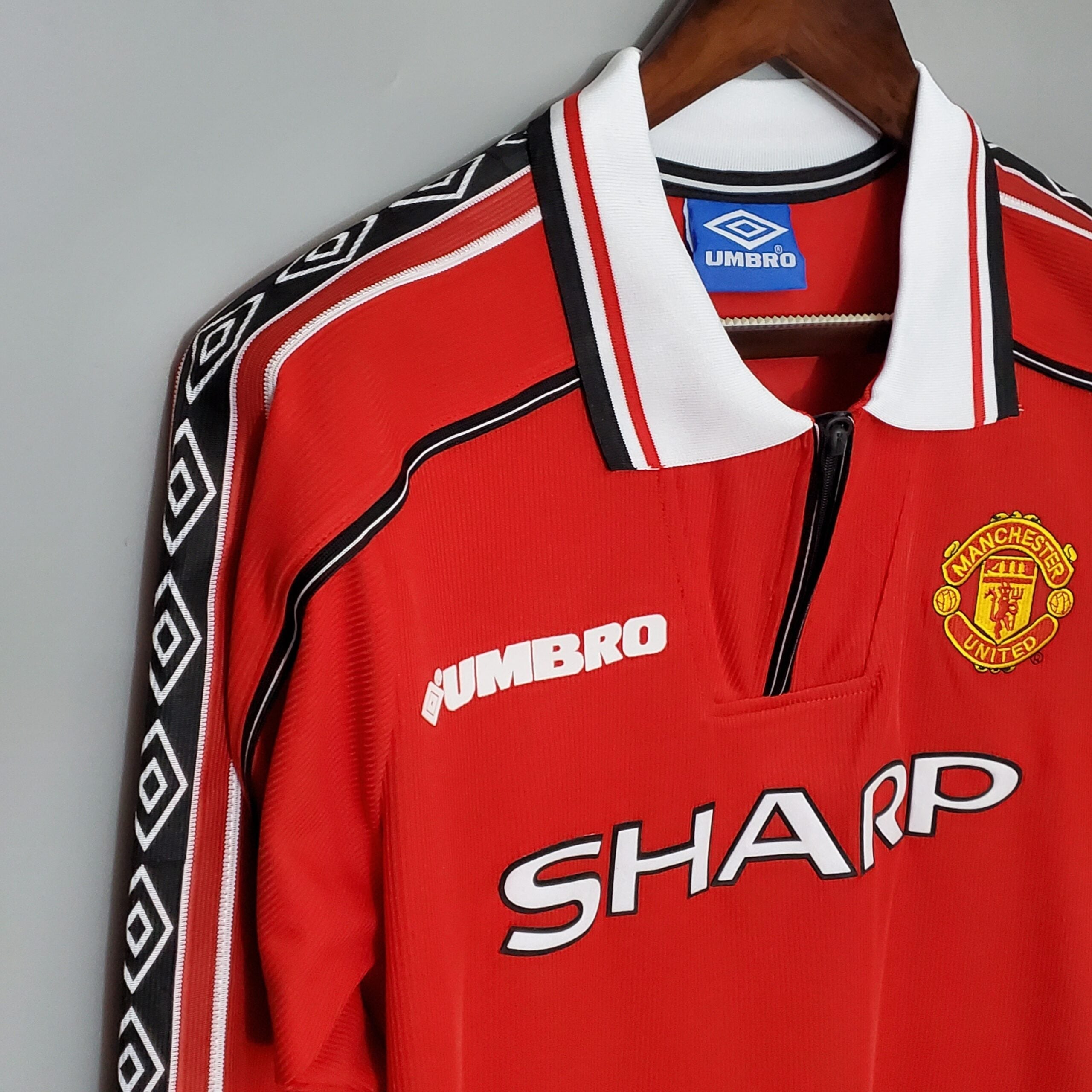 Manchester United 1998/99 home kit full sleeves