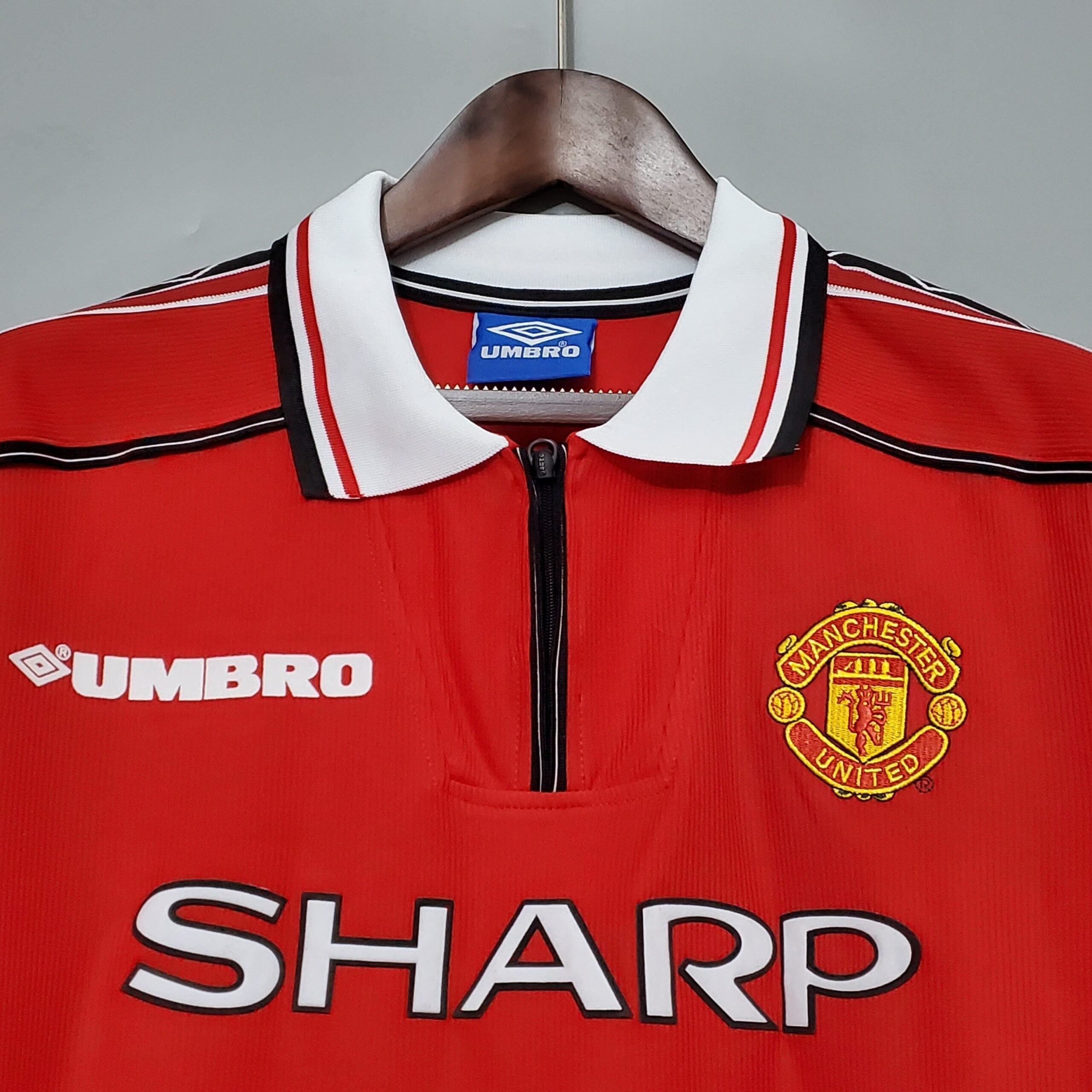 Manchester United 1998/99 home kit full sleeves